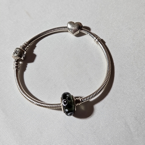 Pandora bracelet with two charms - Picture 1 of 4
